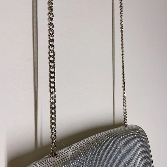 NWT French Connection Silver Regan Messenger with Chain Strap - Picture 4 of 7